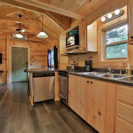 Thomas Cabin Forest Tiny Cabin With Hot Tub Τσαττανούγκα Εξωτερικό φωτογραφία