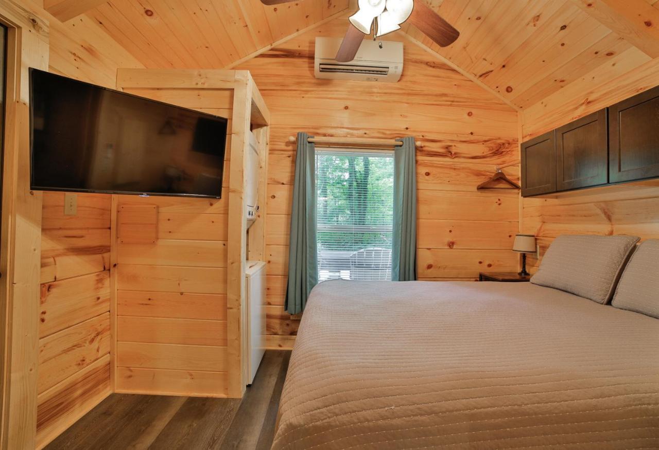 Thomas Cabin Forest Tiny Cabin With Hot Tub Τσαττανούγκα Εξωτερικό φωτογραφία