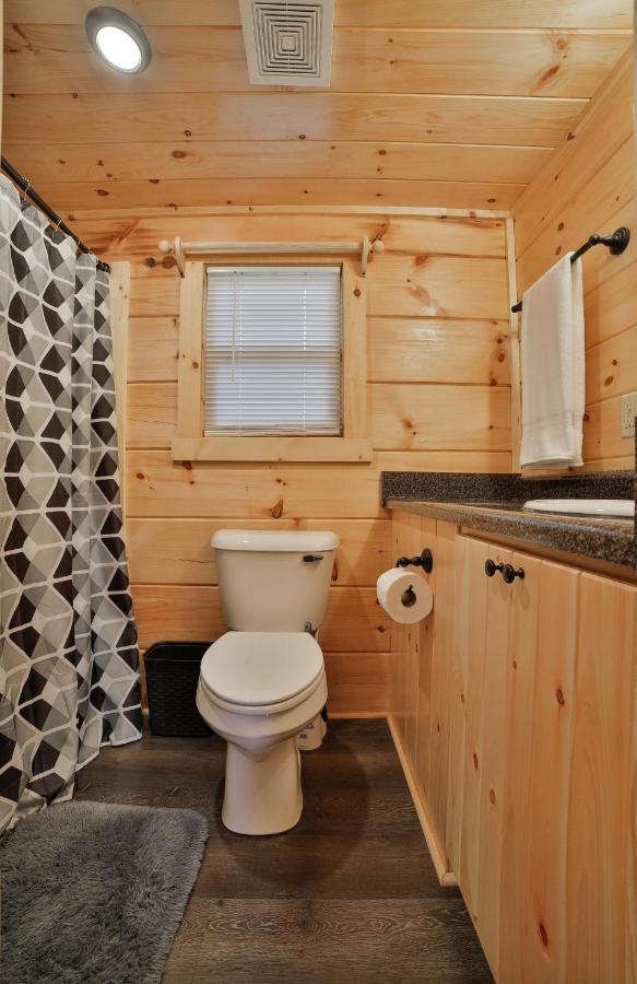 Thomas Cabin Forest Tiny Cabin With Hot Tub Τσαττανούγκα Εξωτερικό φωτογραφία