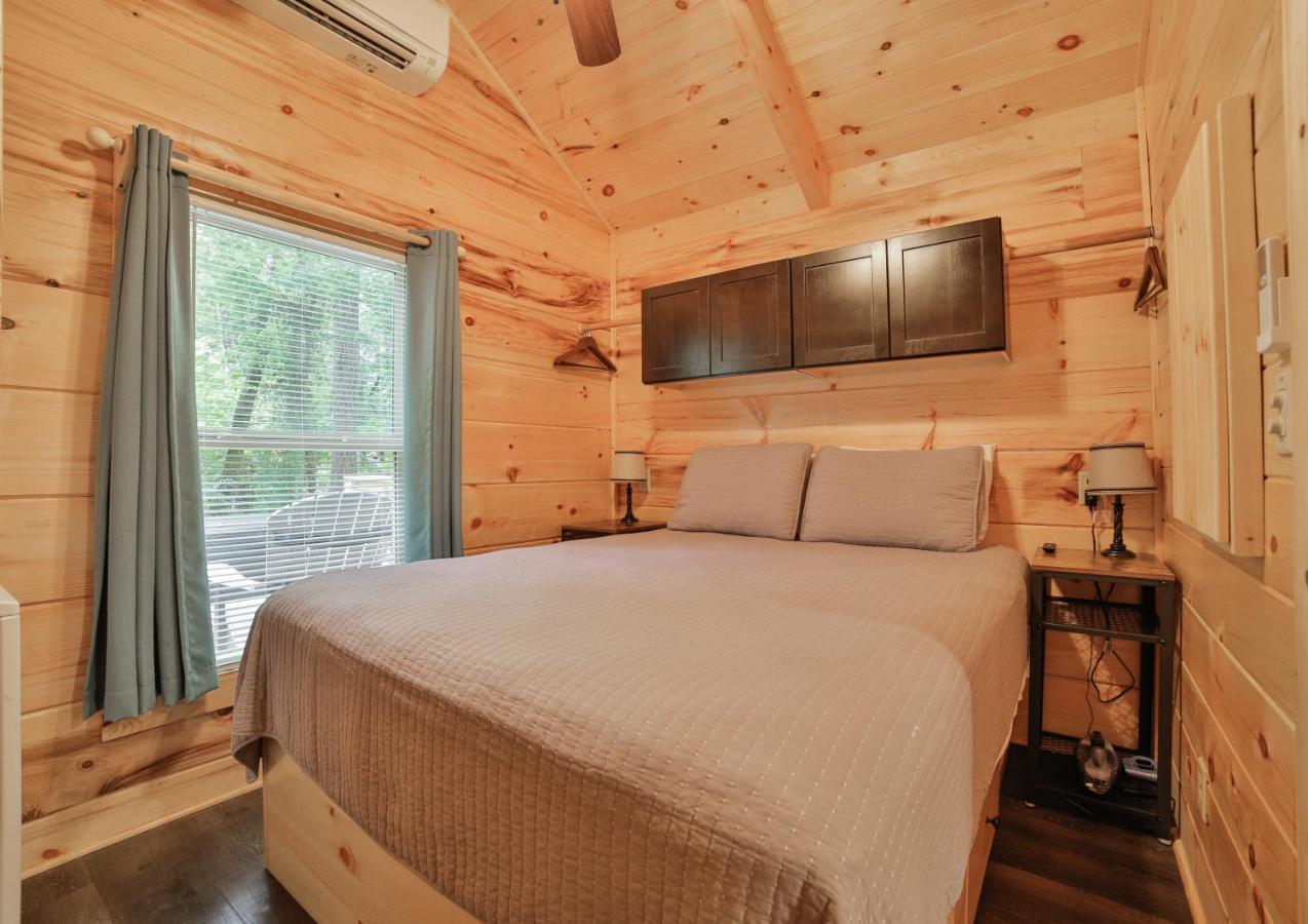 Thomas Cabin Forest Tiny Cabin With Hot Tub Τσαττανούγκα Εξωτερικό φωτογραφία