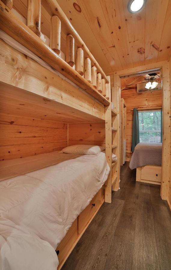 Thomas Cabin Forest Tiny Cabin With Hot Tub Τσαττανούγκα Εξωτερικό φωτογραφία